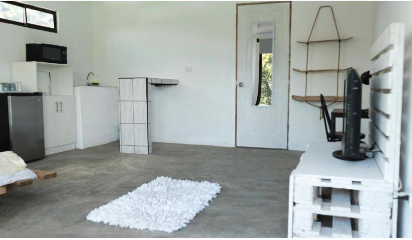 Nappo Room2 Belen,sjo,5min From Airport.no Parking
